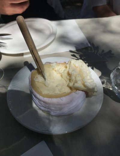 традиционный козий сыр